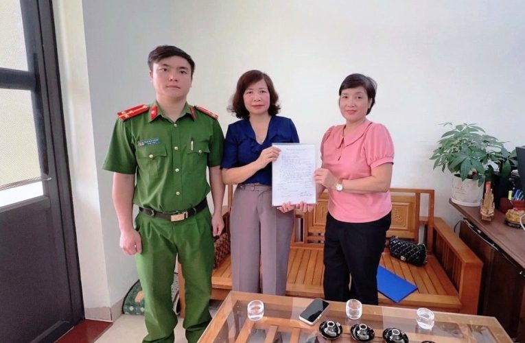Tài khoản nhận được 20 tỷ đồng, cô giáo Nguyễn Thúy Hiền ở Ninh Bình lập tức báo công an