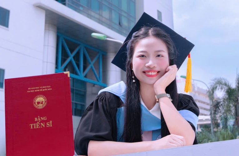 Cô gái 25 tuổi thành tiến sĩ trẻ nhất Đại học Kinh tế quốc dân