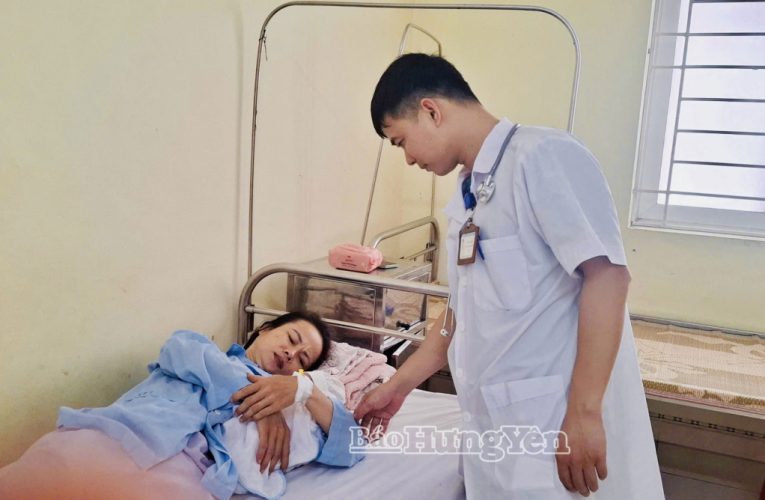Trung tâm Y tế Tiên Lữ kịp thời cấp cứu thành công sản phụ “đẻ rơi”, cứu sống hai mẹ con