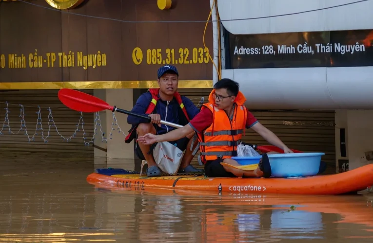 Biển Đông sắp có bão số 12, không khí lạnh gây rét ở vùng núi miền Bắc