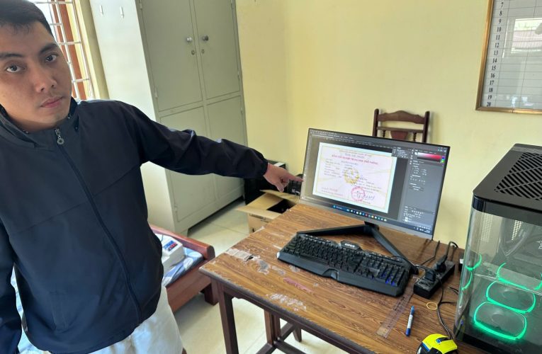 Khởi tố, bắt tạm giam đối tượng làm giả con dấu, tài liệu của cơ quan, tổ chức