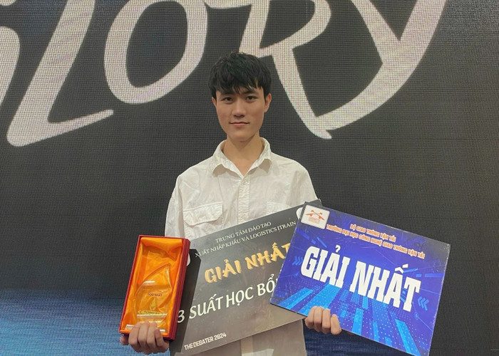 Vượt lên nghịch cảnh, em Trần Văn Dũng viết tiếp ước mơ khi đến với ĐH Công nghệ Giao thông vận tải