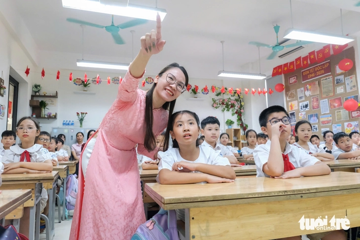 CHÍNH THỨC: Tiếng Anh sẽ thành môn học bắt buộc từ lớp 1 từ năm 2025-2030