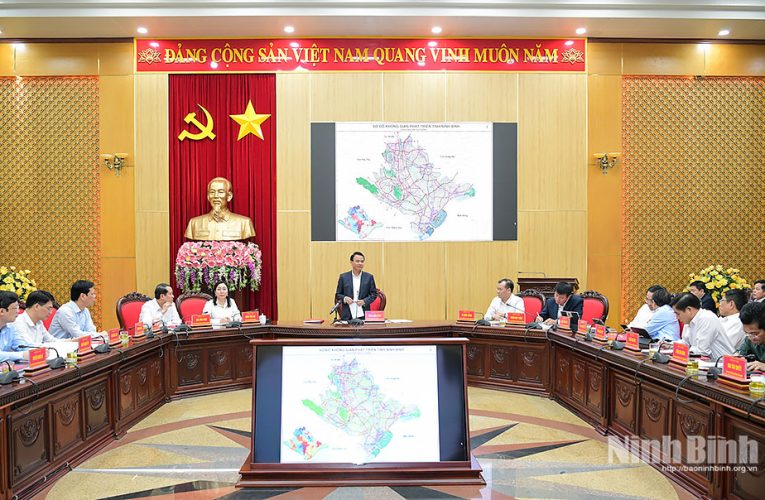 Sẽ xây dựng Trung tâm hành chính liên cơ mới của tỉnh Ninh Bình quy mô 7.000 ha tại xã Ý Yên (Nam Định)