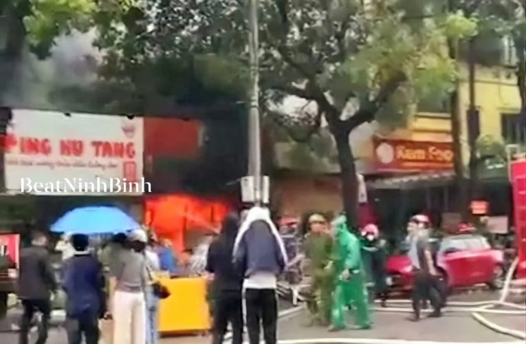 VIDEO: Hiện trường vụ cháy quán trà sữa ở Đồng Văn – Hà Nam cũ