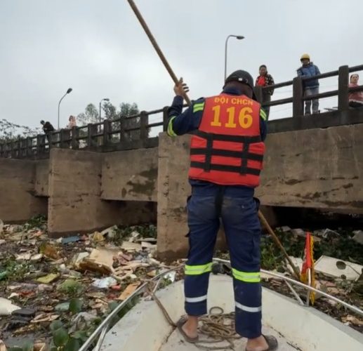 VIDEO: Hiện trường tìm kiếm nạn nhân mất tích