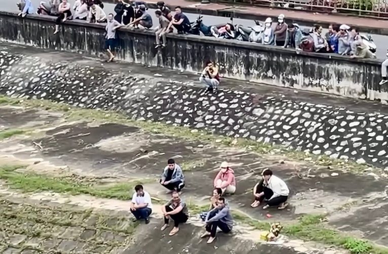 VIDEO: Tìm kiếm thanh niên quê Nam Trực ở cầu Đò Quan