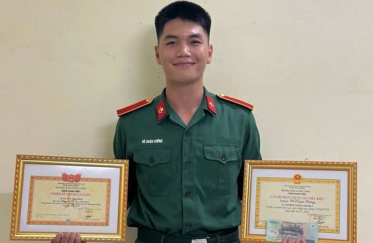 Thủ khoa đặc công nước kể 24 giờ thả trôi trên biển, vừa bơi vừa ăn cháo