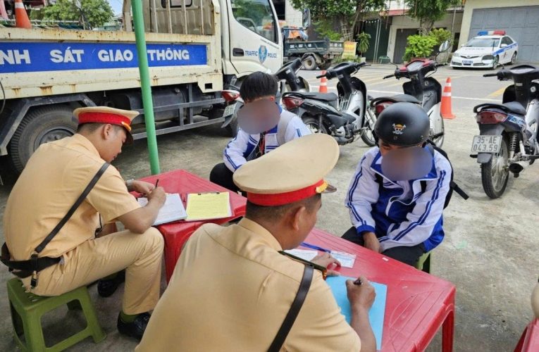 Gần 500 học sinh vi phạm giao thông bị xử lý sau 1 tuần ra quân ở Ninh Bình