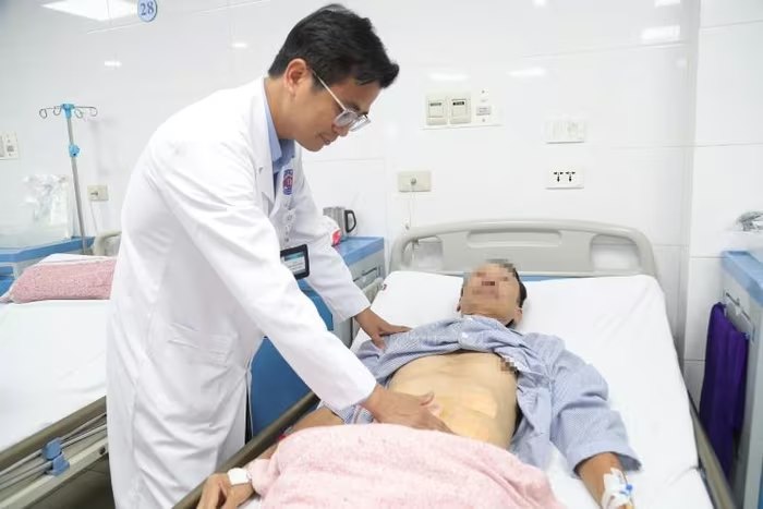 Người đàn ông mất toàn bộ dạ dày từ thói quen mỗi khi buồn