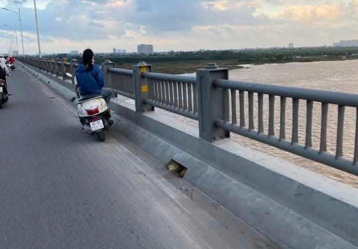 Phép màu: Cô gái trong vụ việc chiều nay tại cầu Vĩnh Tuy được cứu an toàn