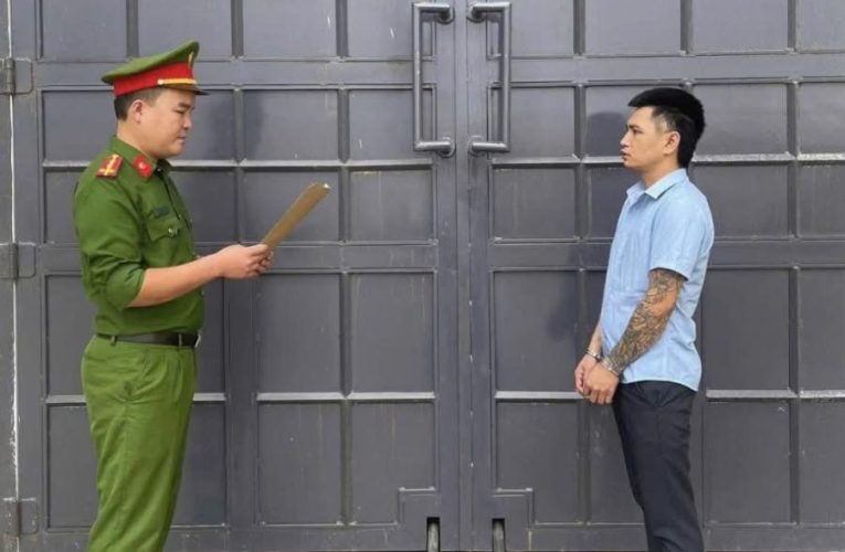 Đưa bạn đi cấp cứu, được nhờ giữ hộ dây chuyền vàng 15 chỉ, 1 nhẫn vàng 3 chỉ, 1 lắc bạc 20 chỉ  thanh niên mang toàn bộ đi bán lấy 60 triệu rồi cắt đứt liên lạc