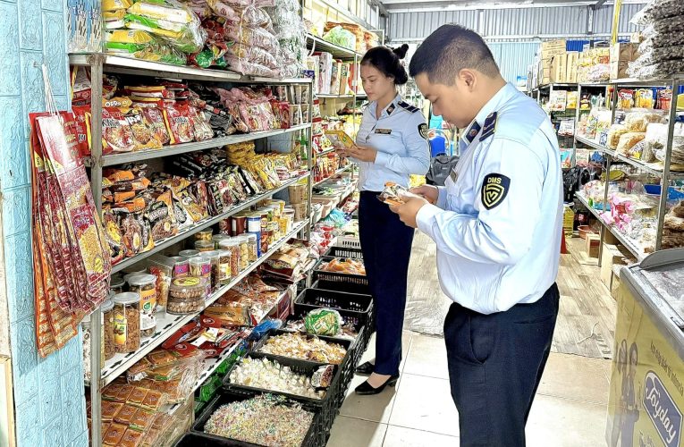 Ninh Bình: Thu giữ hơn 700 sản phẩm thực phẩm nhập lậu