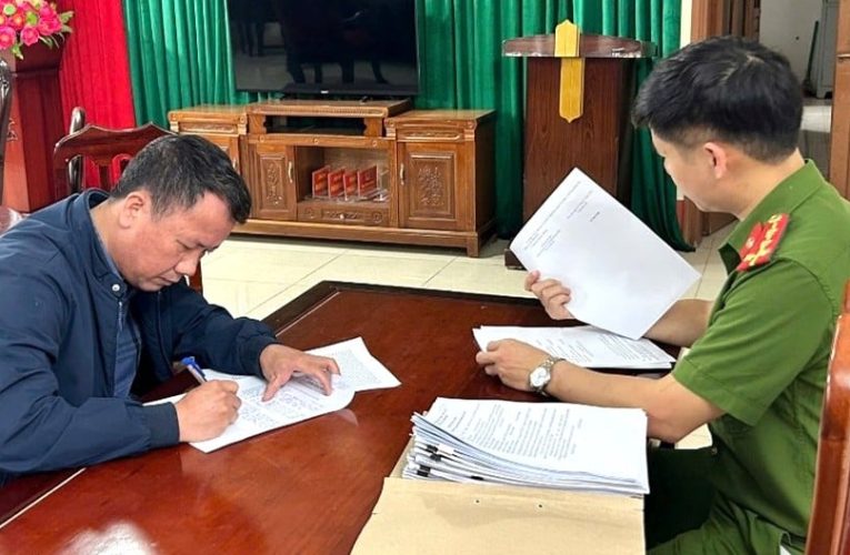 Khởi tố chuyên viên Phòng Kinh tế đô thị vì nhận hối lộ khi làm sổ đỏ trái phép