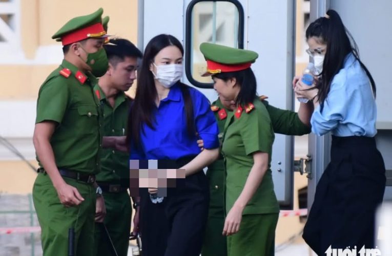 Hoa hậu Nguyễn Thúc Thùy Tiên, Quang Linh Vlogs, Hằng Du Mục hầu toà sáng nay