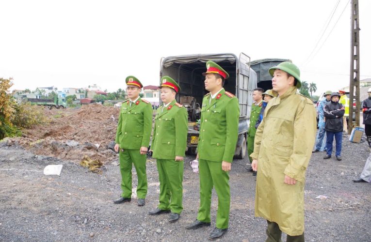 CÔNG TÁC CƯỠNG CHẾ KIỂM ĐẾM, GIẢI TOẢ, BẢO VỆ THI CÔNG THỰC HIỆN DỰ ÁN ĐTXD KHU ĐÔ THỊ MỚI TÂY PHÙ VÂN, PHƯỜNG PHÙ VÂN: BẢO ĐẢM TUYỆT ĐỐI AN NINH, AN TOÀN