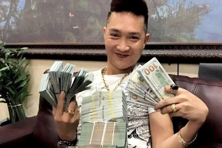 Dấu hiệu lạ trong hệ sinh thái doanh nghiệp trăm tỷ của Huấn “Hoa Hồng”