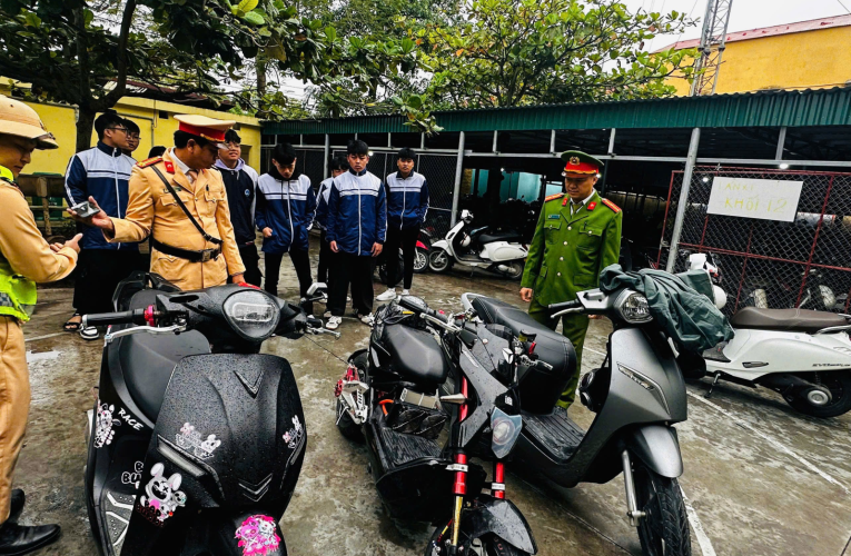 Hưng Yên: Công an xã Thái Thuỵ phối hợp kiểm tra việc chấp hành quy định pháp luật về trật tự an toàn giao thông của học sinh tại các trường học