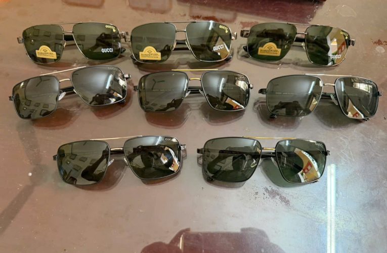 Phát hiện một cửa hàng ở Ninh Bình bày bán nhiều kính mắt giải các thương hiệu nổi tiếng