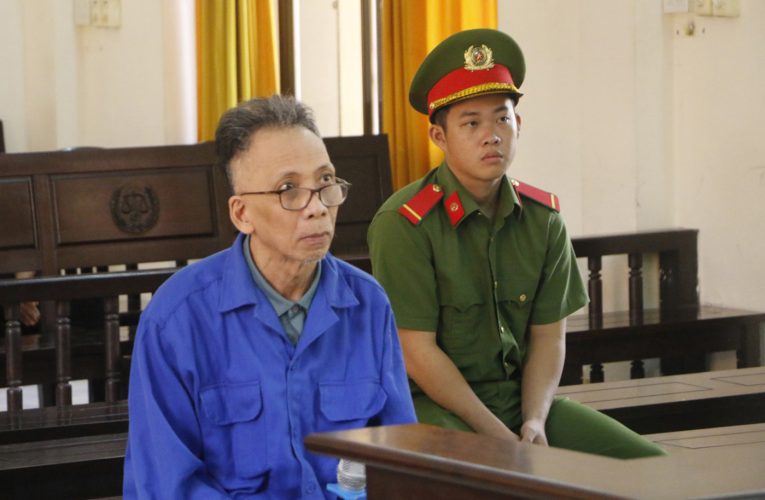 Gi*t vợ vì không còn lưu số điện thoại “chồng yêu”, người đàn ông lãnh 10 năm tù