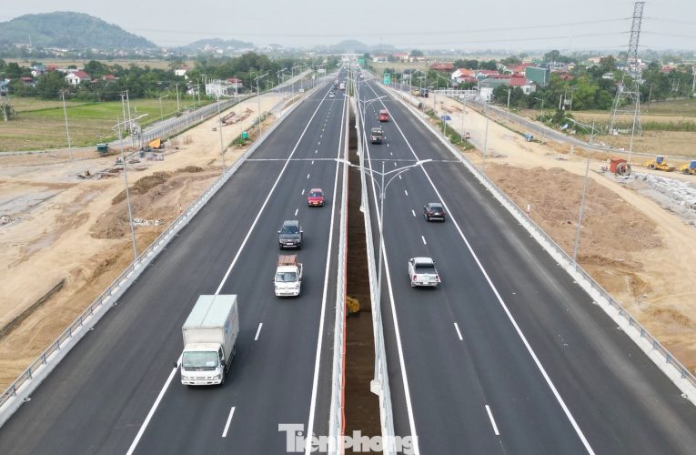 Toàn cảnh cầu vượt trên cao tốc Bắc – Nam qua Ninh Bình vừa thông xe