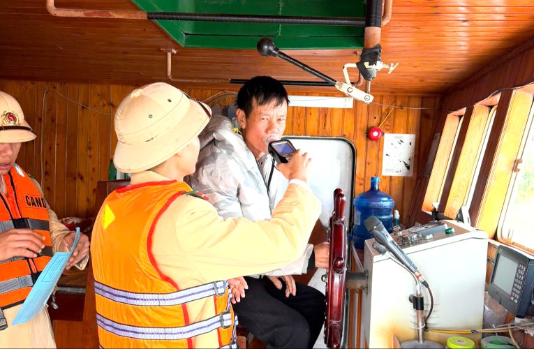 CSGT Hưng Yên xử phạt 24 trường hợp vi phạm giao thông đường thủy