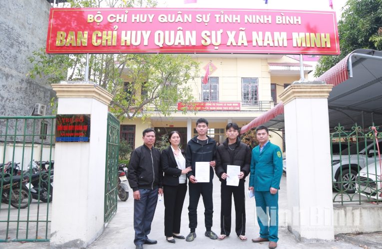 Hai anh em ruột cùng viết đơn tình nguyện nhập ngũ ở xã Nam Minh