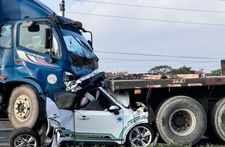 Lái xe gây tai nạn liên hoàn nghiêm trọng khai: do cúi người sang ghế phụ lấy chai nước, không quan sát nên gây tai nạn. Lái xe: KHÔNG có cồn, ÂM TÍNH mai thuý