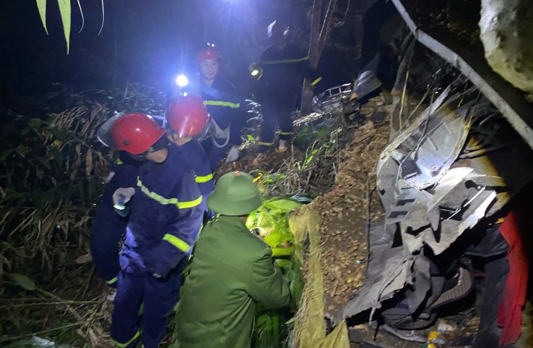 Xe tải chở gừng rơi xuống vực sâu tại Pha Long, Lào Cai, lái xe tuvong