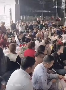 [VIDEO] CÔ ĐỒNG XEM BÓI BẰNG BÁNH GATO