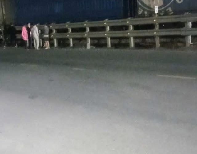 Ảnh 0 che TN tàu hoả