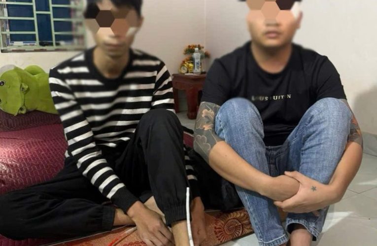 Thái Bình: Bắt quả tang 2 huynh đệ kết nghĩa ở xã Đông Thuỵ Anh, Thái Thuỵ (cũ) đang mút chung 1 chai nước