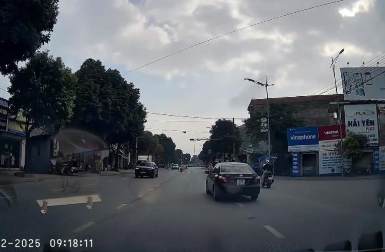 Xử phạt lái xe ở Ninh Bình chuyển làn không bật tín hiệu