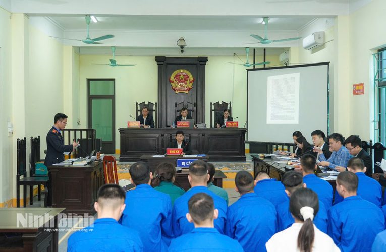 Xét xử công khai vụ án hình sự đối với 22 bị cáo về tội gây rối trật tự công cộng