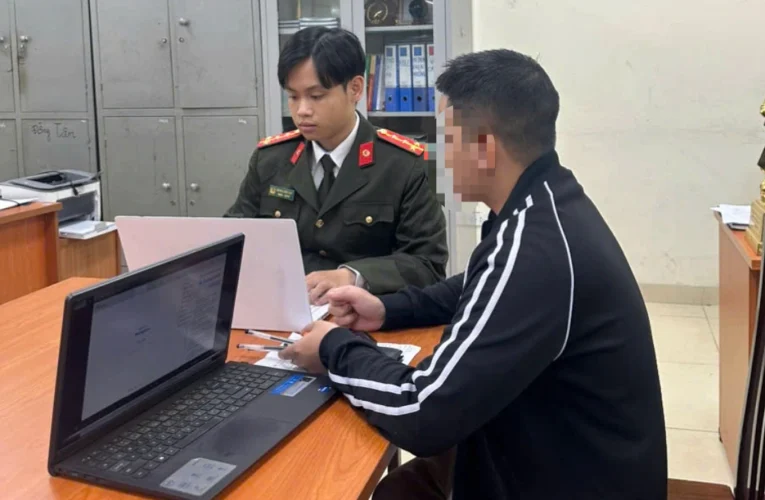 Một thanh niên ở Hà Nội đòi gia đình chuyển hơn nửa tỷ đồng “chuộc mạng”