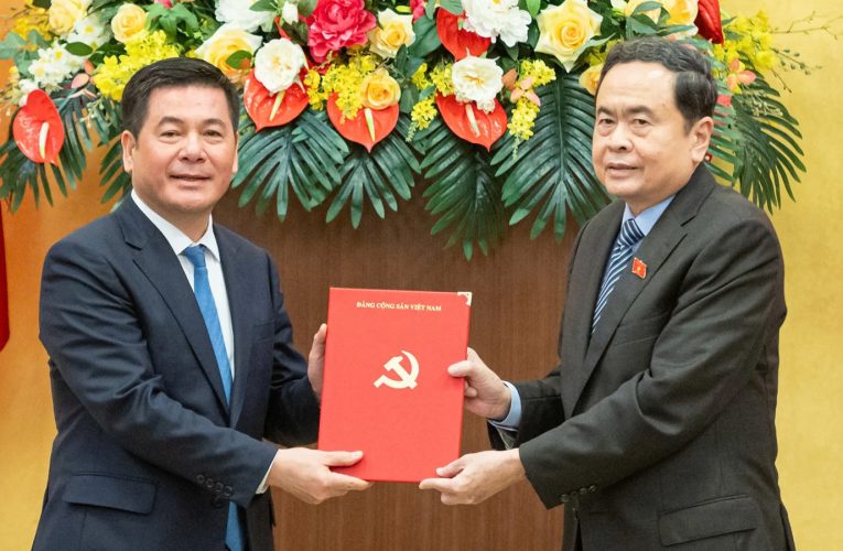 Bộ trưởng Công Thương Nguyễn Hồng Diên giữ chức Phó Bí thư chuyên trách Đảng ủy Quốc hội