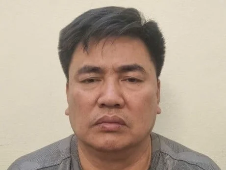 Vụ đẩy CSGT vào đầu xe tải ở Hà Nội: Đối tượng xin bỏ qua vi phạm nhưng bất thành