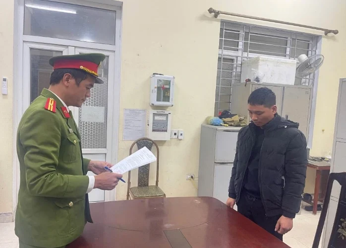 Đến ăn cưới, người đàn ông “tiện tay” lấy luôn gần chục triệu tiền mừng