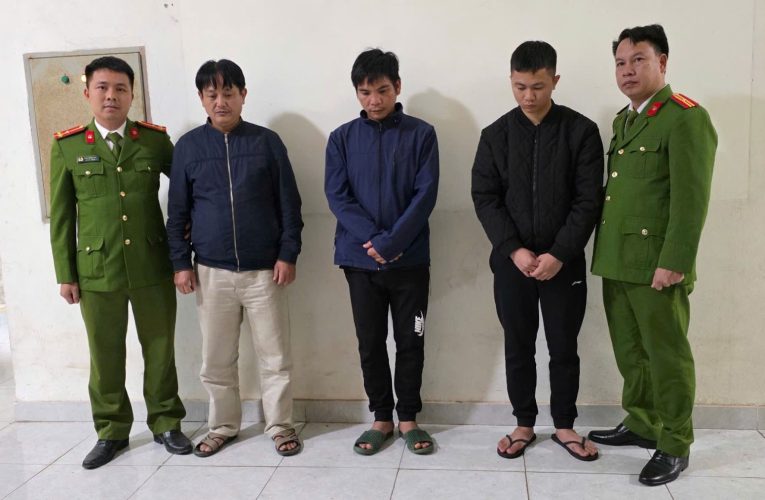 Công an xã Tân Thuận, tỉnh Hưng Yên phối hợp với Văn phòng Cơ quan cảnh sát điều tra Công an tỉnh Hưng Yên phát hiện, thu giữ 79 kg pháo hoa nổ