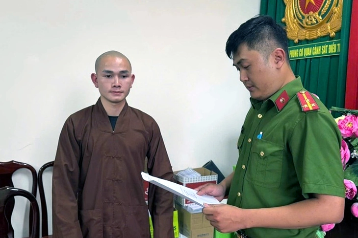 Khởi tố, lệnh cấm đi khỏi nơi cư trú đối với Tiktoker “Phú Tử”