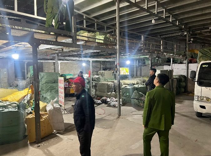 Hưng Yên: Phát hiện và tạm giữ hơn 21.000 sản phẩm giày dép không rõ nguồn gốc xuất xứ