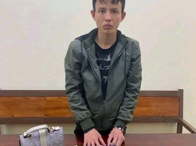 Cư-ớp g*ật túi xách giữa đường, đối tượng bị Công an phường ở Ninh Bình bắt giữ