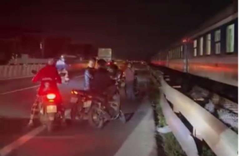 [VIDEO] Hiện trường TNGT đường sắt tại khu vực TDP Tú – Duy Minh, Duy Tiên, Hà Nam