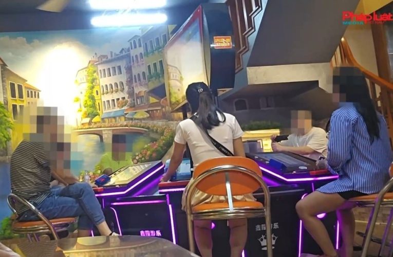 Phía sau những biển hiệu tiếng nước ngoài tại Khu đô thị Đồng Văn