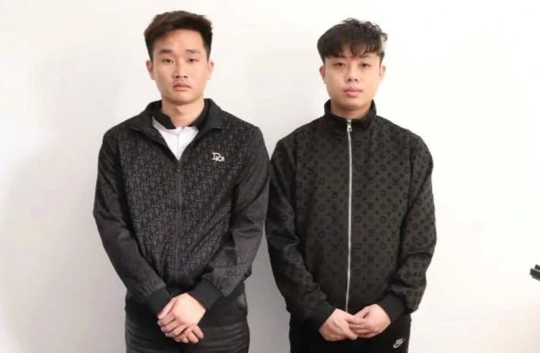 Bắt giữ 2 thanh niên quê Ninh Bình lừa hàng trăm người mua vé xe Tết qua mạng