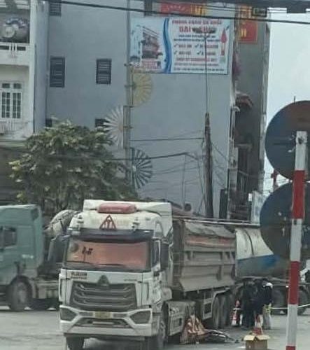 Hiện trường vụ TNGT tại Ngã 5 Tế Tiêu, Mỹ Đức (Hà Nội)