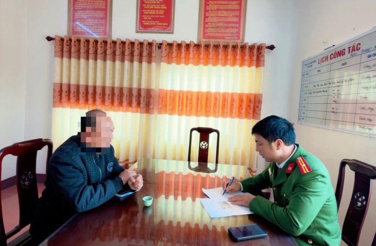 Công an xã Đông Hưng phát hiện, xử lý 01 trường hợp chia sẻ tin giả, sai sự thật trên mạng xã hội và hướng dẫn cách nhận diện, phòng ngừa.