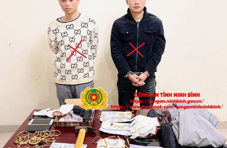 Bắt, khám xét nơi ở của sinh viên Đào Nguyên Bách và một công nhân, thu hồi toàn bộ số vàng