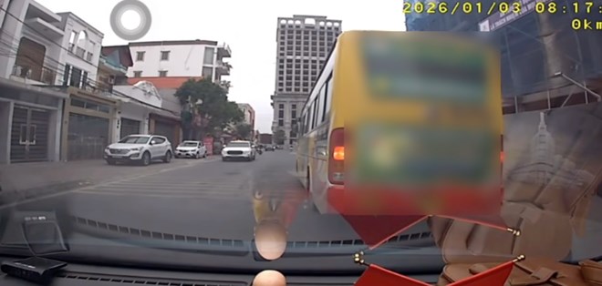 Xử phạt xe buýt đón trả khách tùy tiện ở Hưng Yên