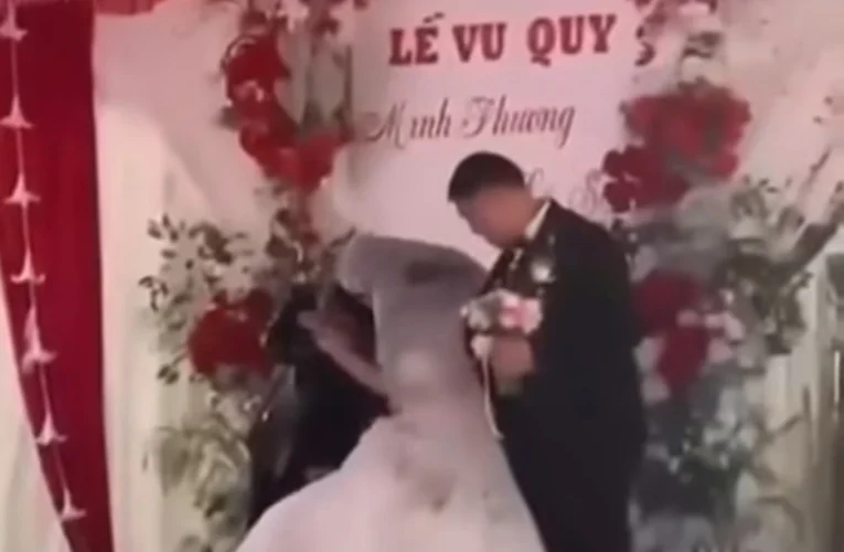 Cô dâu, chú rể ở Ninh Bình bị hắt mắm tôm lúc làm lễ cưới